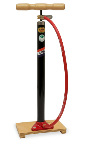 Fußpumpe Jumbo mit Holzbretten und Schlauch