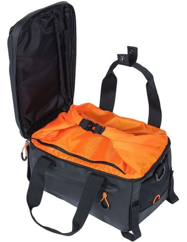Tasche für Gepäckträger Basil Miles Tarpaulin 7 Liter 32 x 20 x 20 cm - Schwarz/Orange